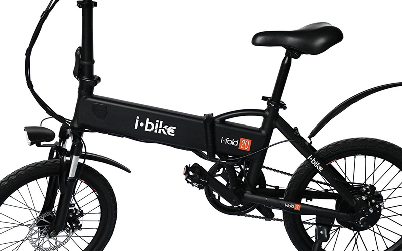 Bici pieghevole nera con logo i-bike bianco sul telaio